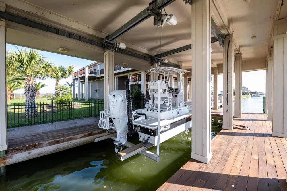 1239 Lagoon Drive Crystal Beach, TX 77650
