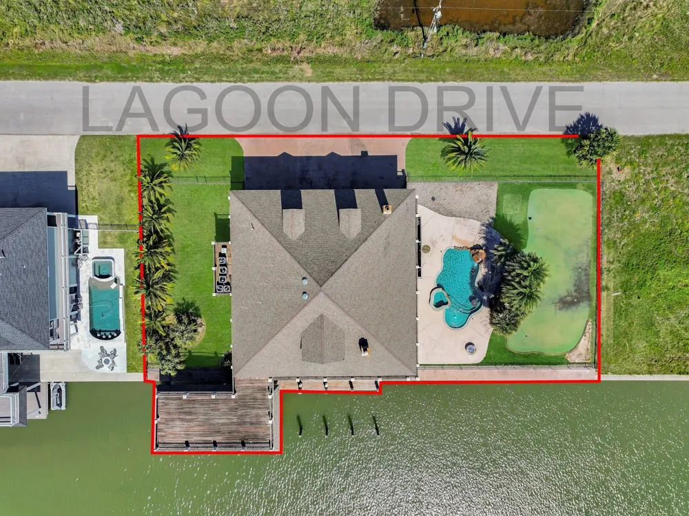 1239 Lagoon Drive Crystal Beach, TX 77650