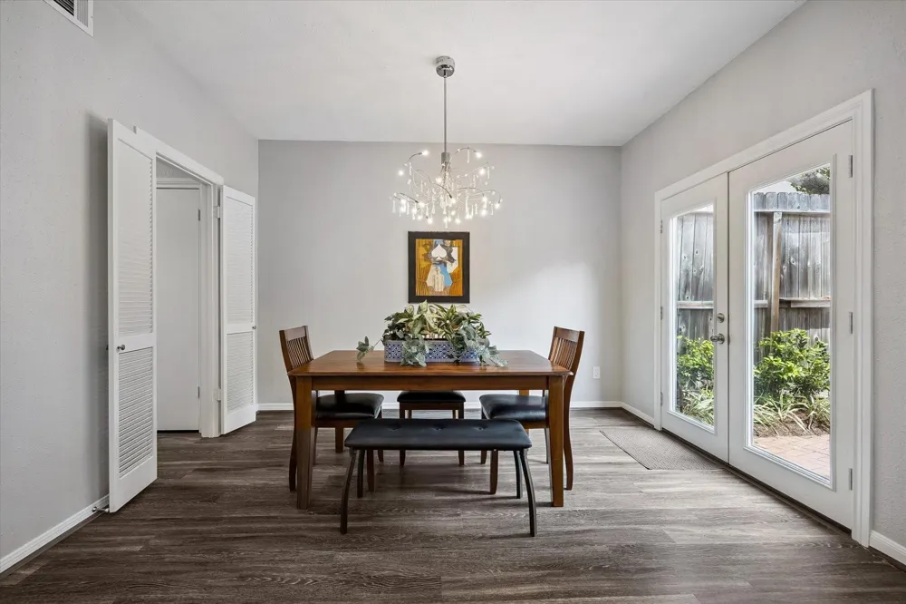 701 Bering Drive #1001 Houston, TX 77057