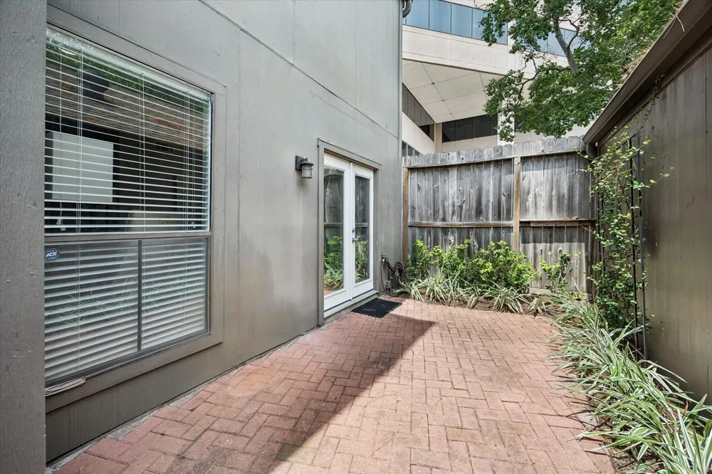 701 Bering Drive #1001 Houston, TX 77057