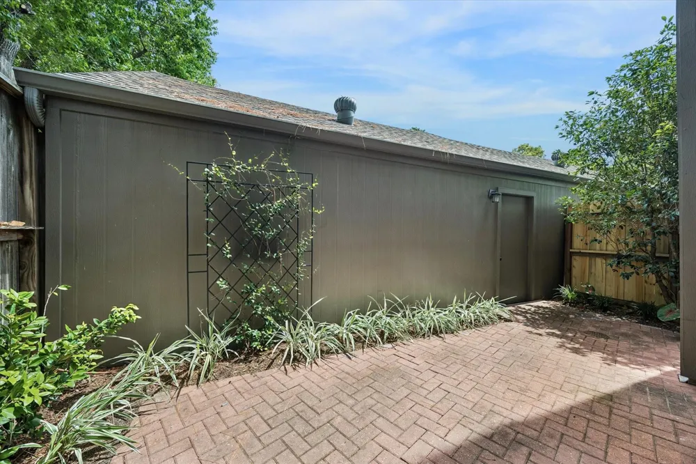 701 Bering Drive #1001 Houston, TX 77057