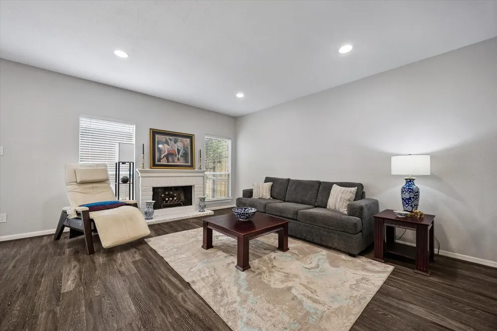 701 Bering Drive #1001 Houston, TX 77057
