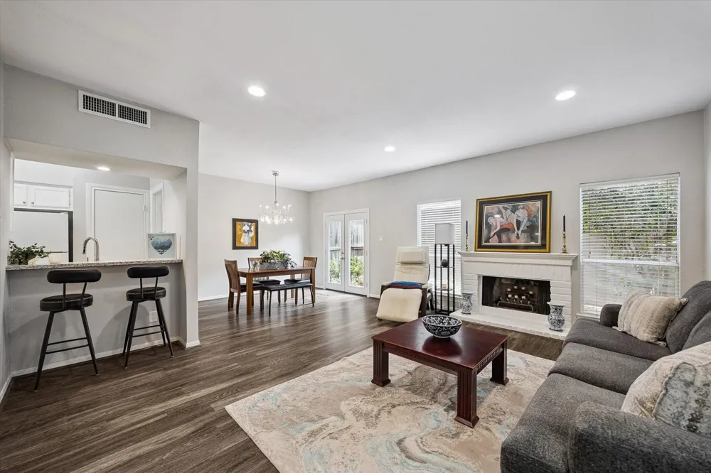 701 Bering Drive #1001 Houston, TX 77057