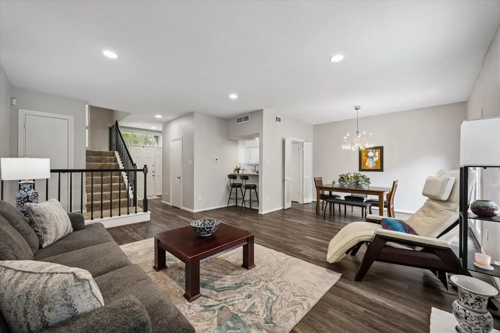 701 Bering Drive #1001 Houston, TX 77057