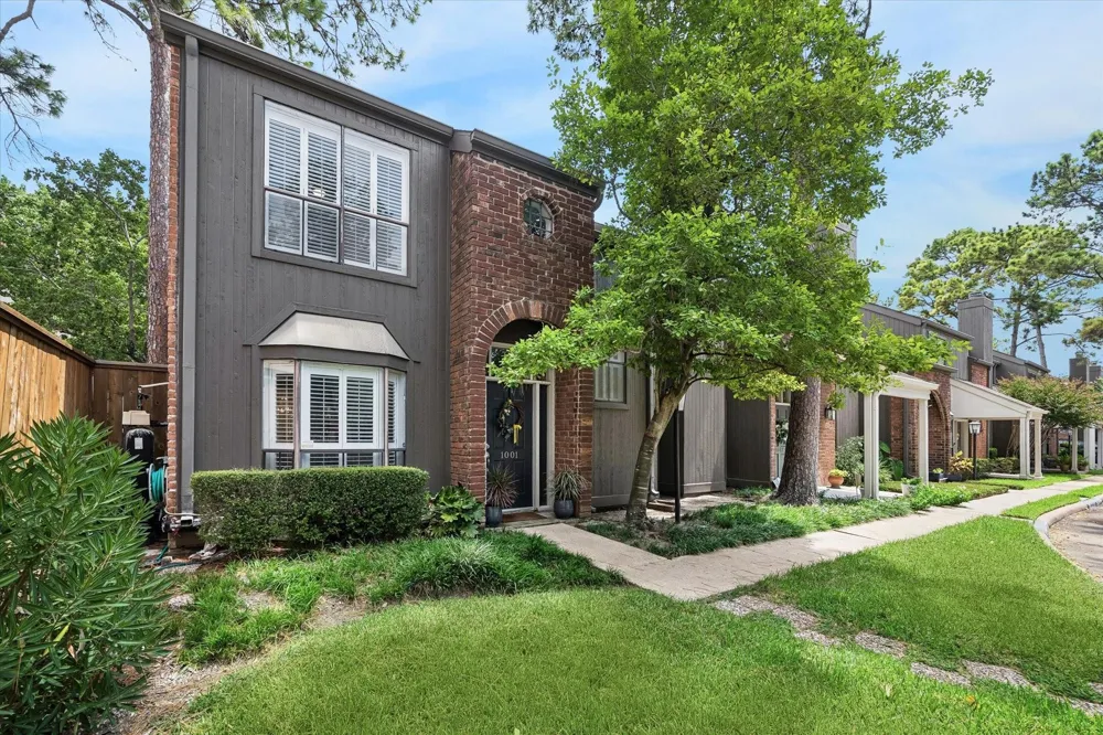 701 Bering Drive #1001 Houston, TX 77057