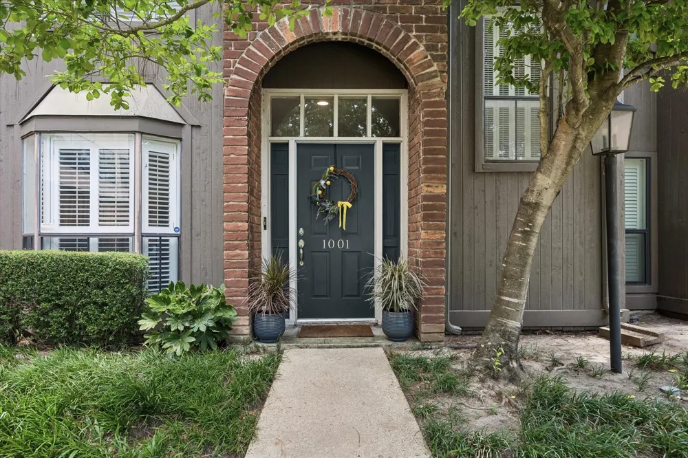 701 Bering Drive #1001 Houston, TX 77057