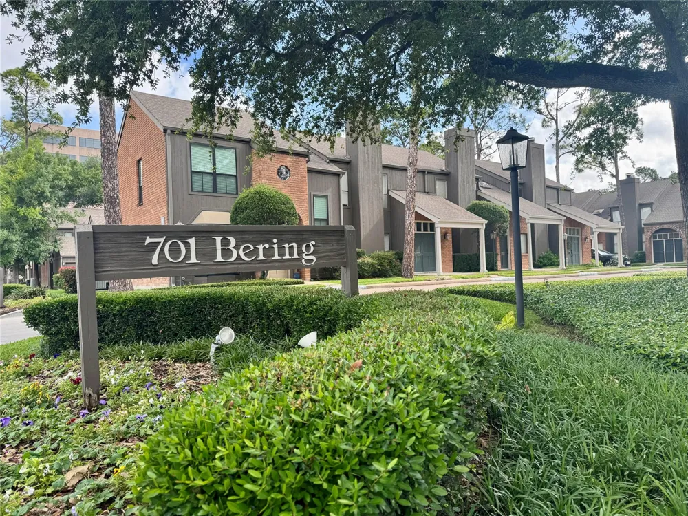701 Bering Drive #1001 Houston, TX 77057