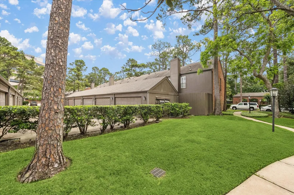 701 Bering Drive #1001 Houston, TX 77057