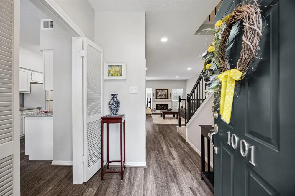 701 Bering Drive #1001 Houston, TX 77057