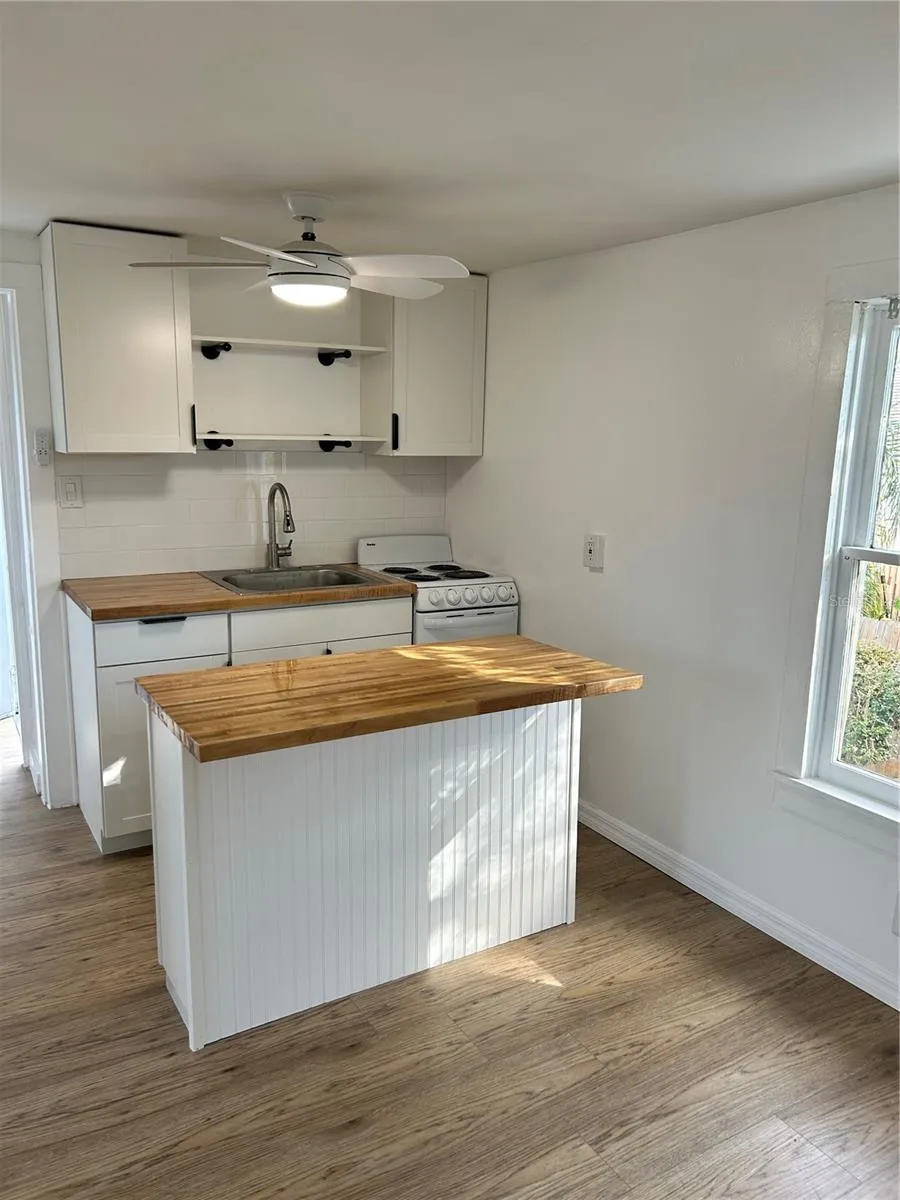 2443 4TH AVENUE St Petersburg, FL 33713