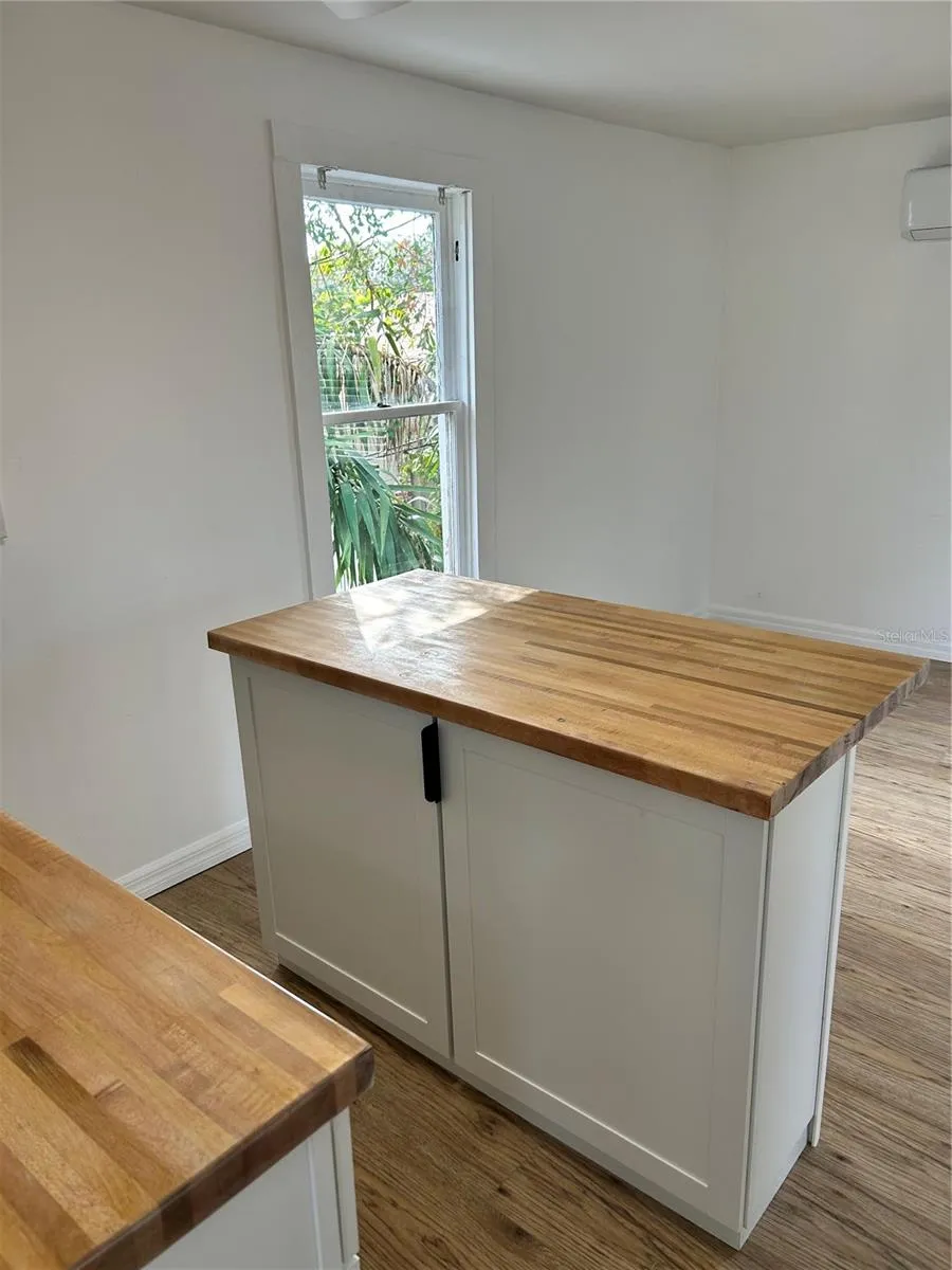 2443 4TH AVENUE St Petersburg, FL 33713