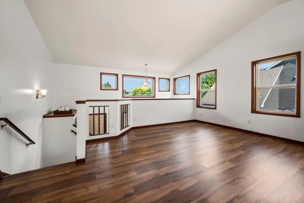 526 Hackney Avenue Shakopee, MN 55379