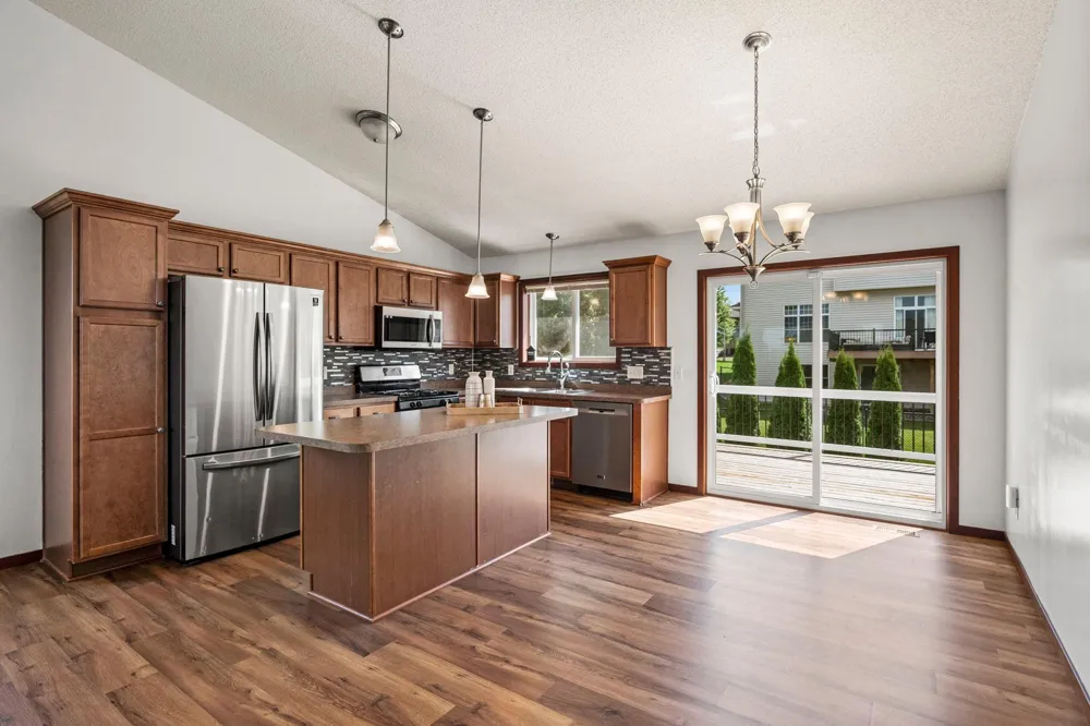 526 Hackney Avenue Shakopee, MN 55379