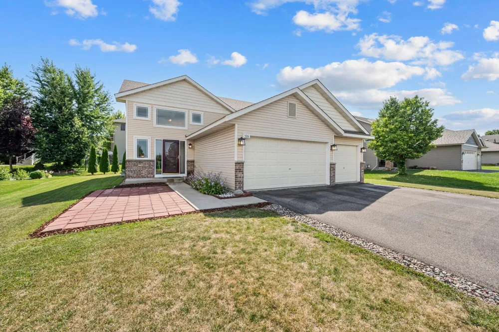 526 Hackney Avenue Shakopee, MN 55379