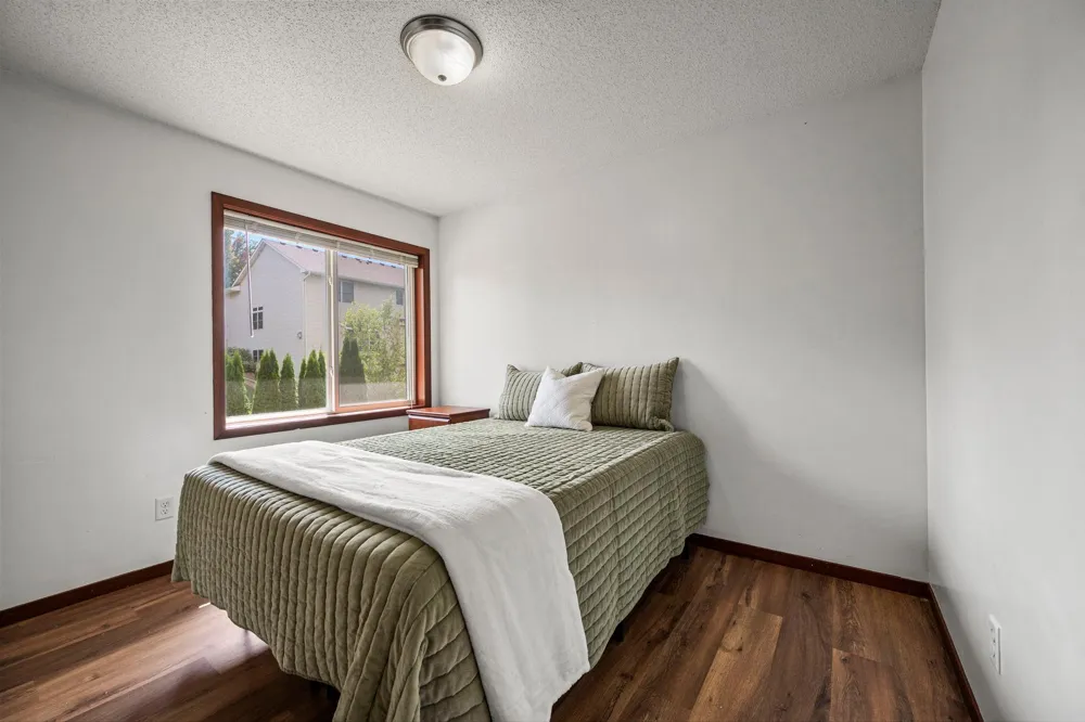 526 Hackney Avenue Shakopee, MN 55379