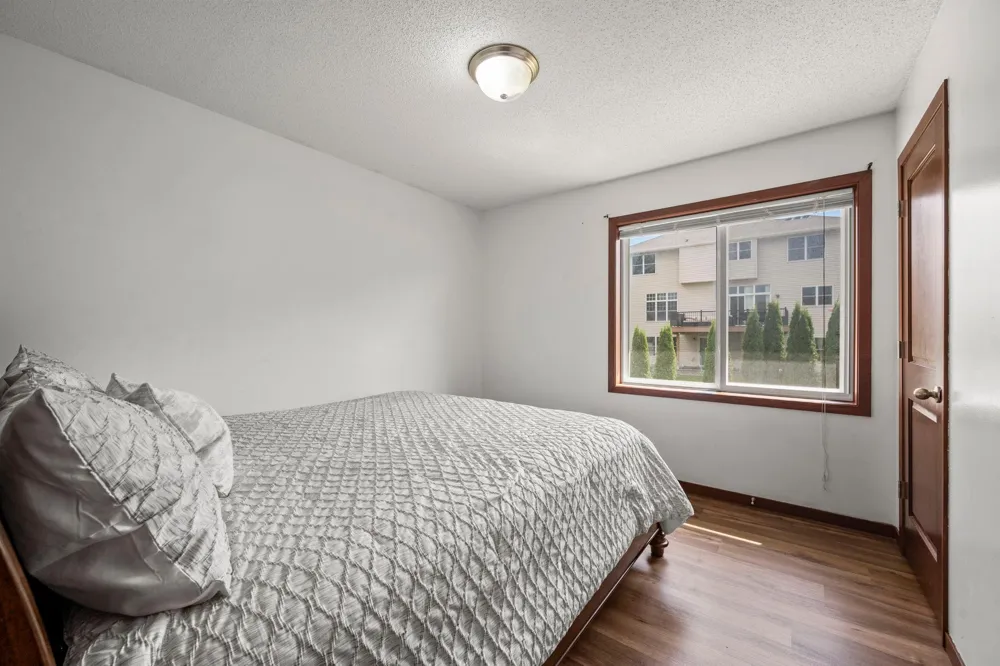 526 Hackney Avenue Shakopee, MN 55379