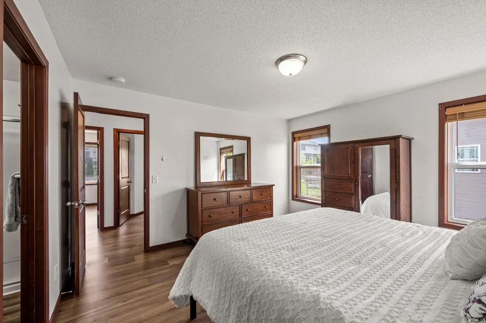 526 Hackney Avenue Shakopee, MN 55379
