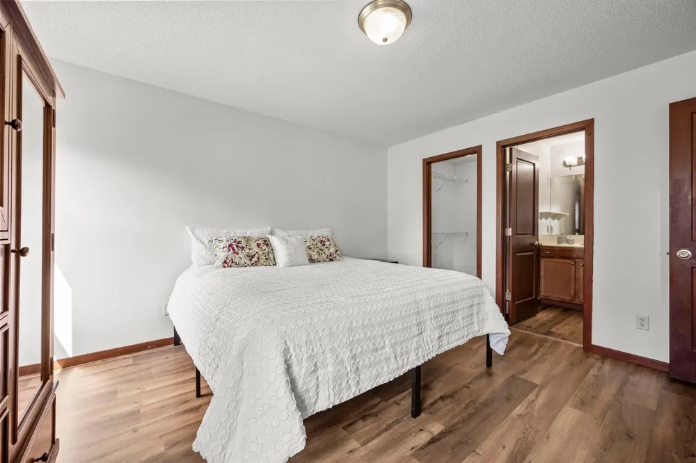 526 Hackney Avenue Shakopee, MN 55379