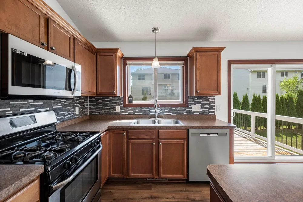 526 Hackney Avenue Shakopee, MN 55379