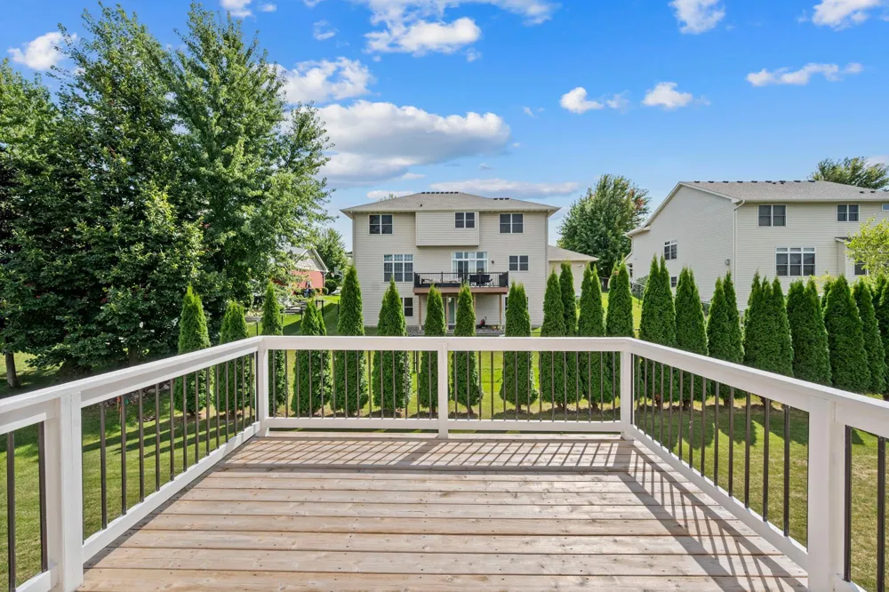 526 Hackney Avenue Shakopee, MN 55379