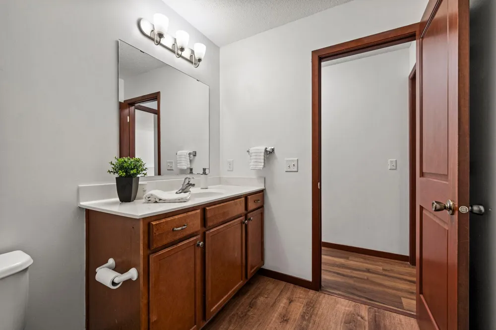 526 Hackney Avenue Shakopee, MN 55379