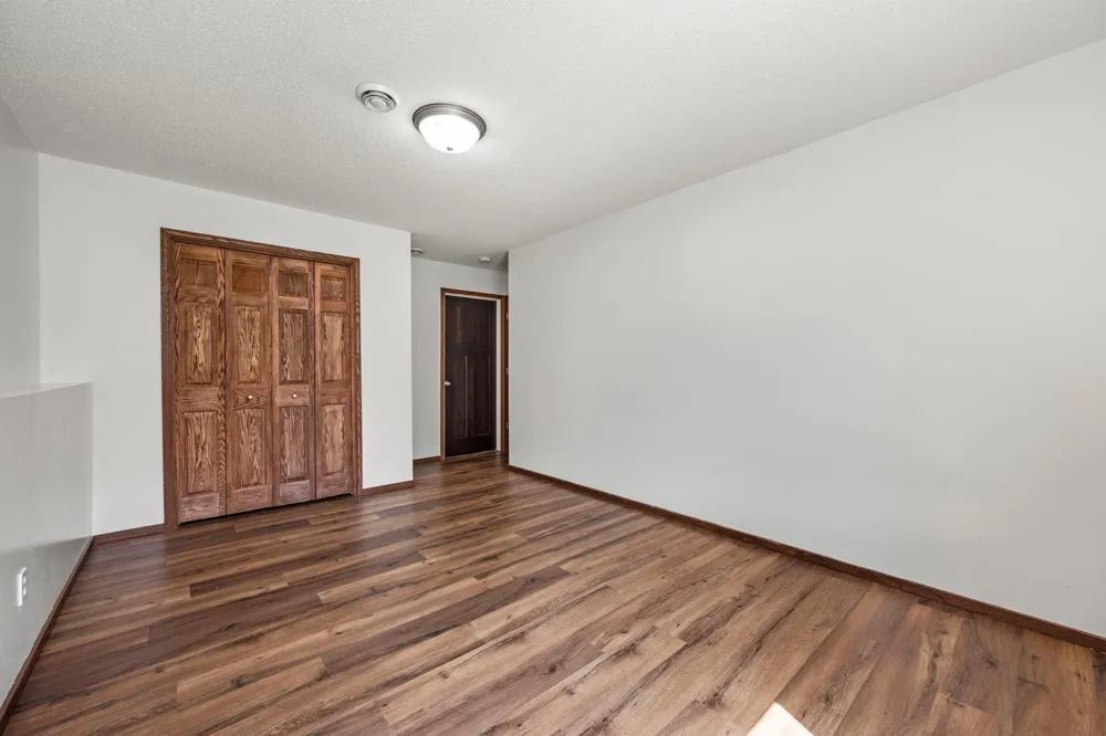 526 Hackney Avenue Shakopee, MN 55379