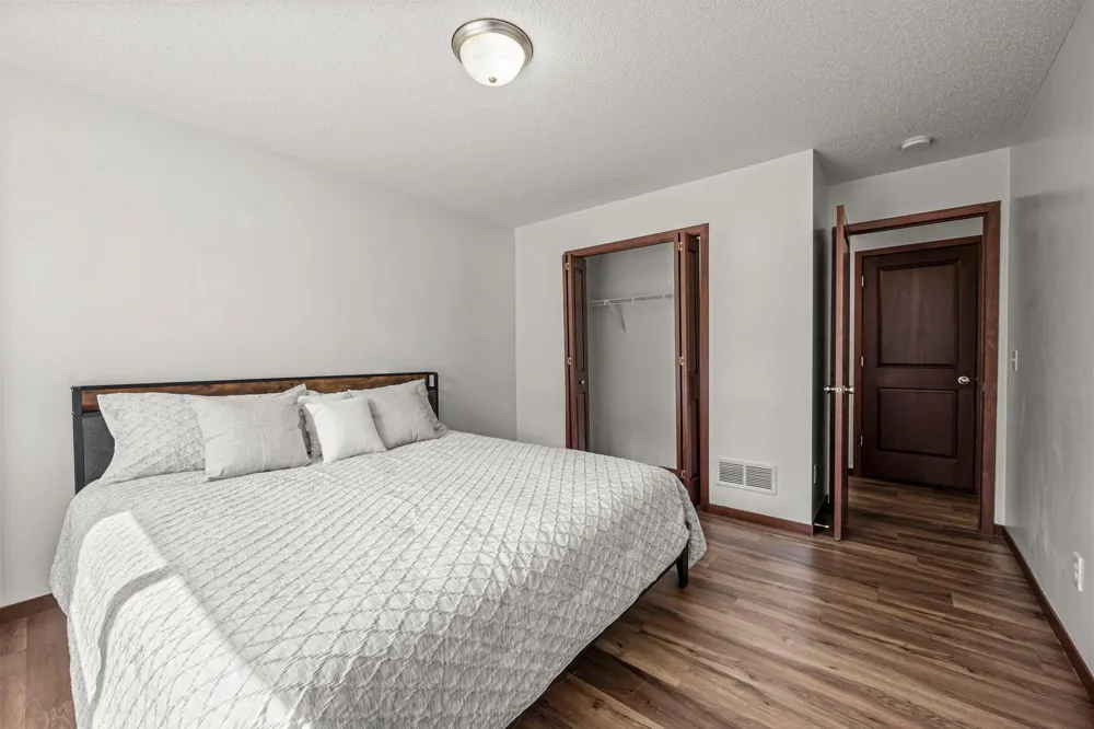 526 Hackney Avenue Shakopee, MN 55379