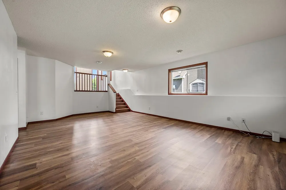 526 Hackney Avenue Shakopee, MN 55379
