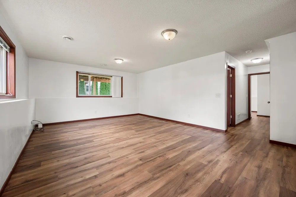 526 Hackney Avenue Shakopee, MN 55379