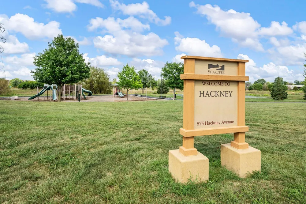 526 Hackney Avenue Shakopee, MN 55379
