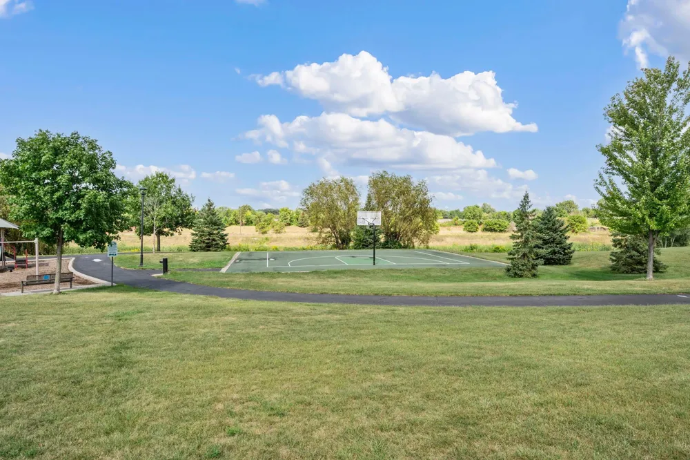 526 Hackney Avenue Shakopee, MN 55379