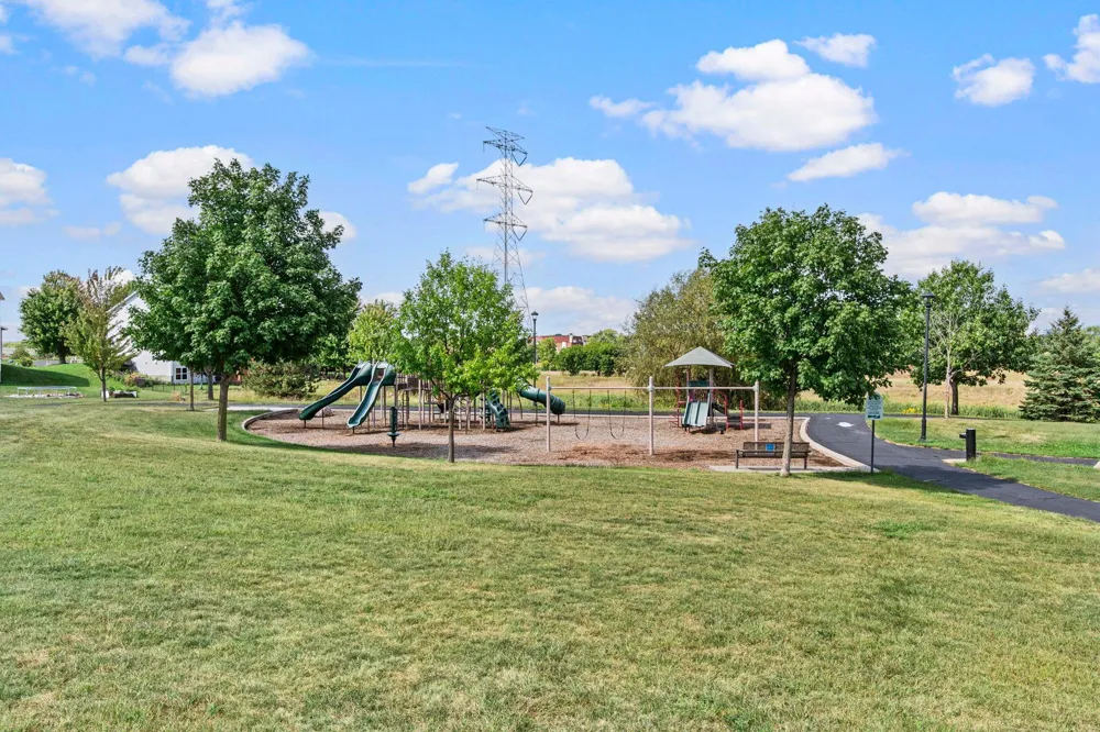 526 Hackney Avenue Shakopee, MN 55379