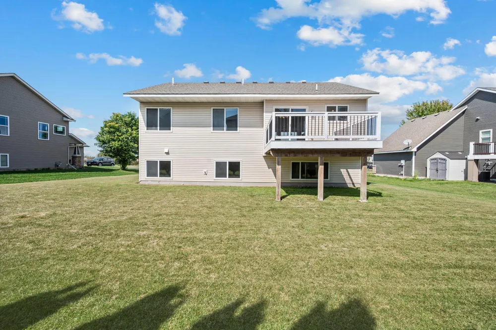 526 Hackney Avenue Shakopee, MN 55379