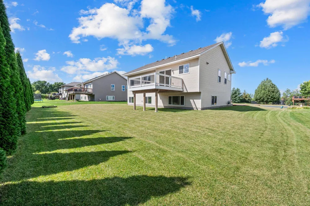 526 Hackney Avenue Shakopee, MN 55379