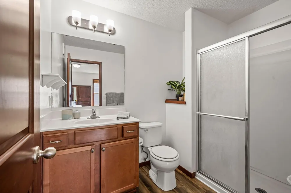 526 Hackney Avenue Shakopee, MN 55379