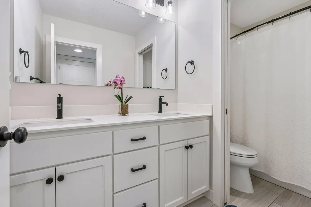 5525 Eden Prairie Road Minnetonka, MN 55345