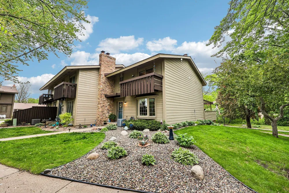 28 Birnamwood Drive Burnsville, MN 55337