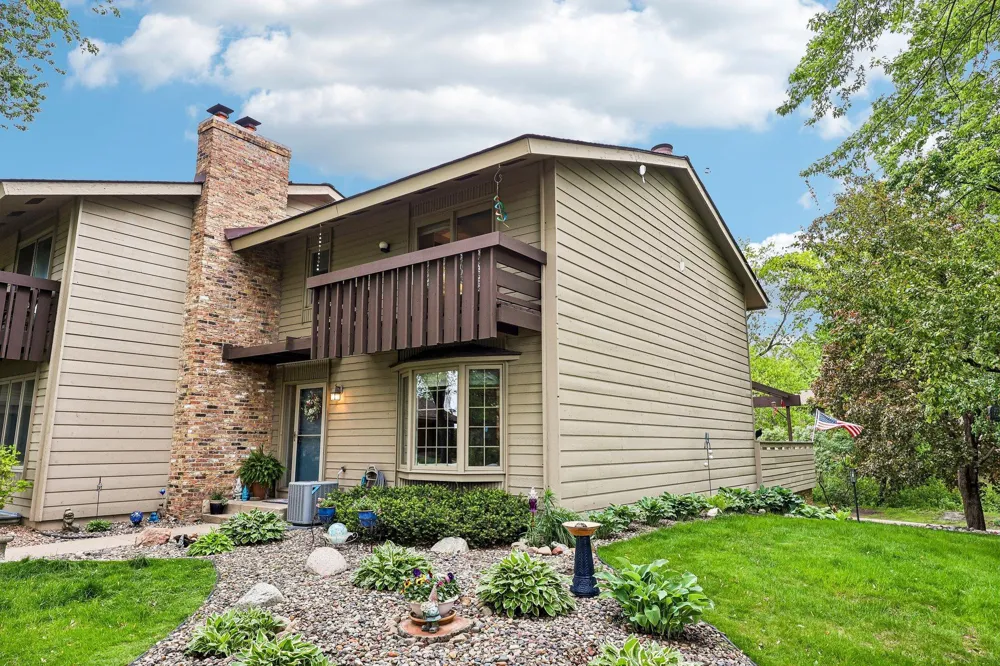 28 Birnamwood Drive Burnsville, MN 55337