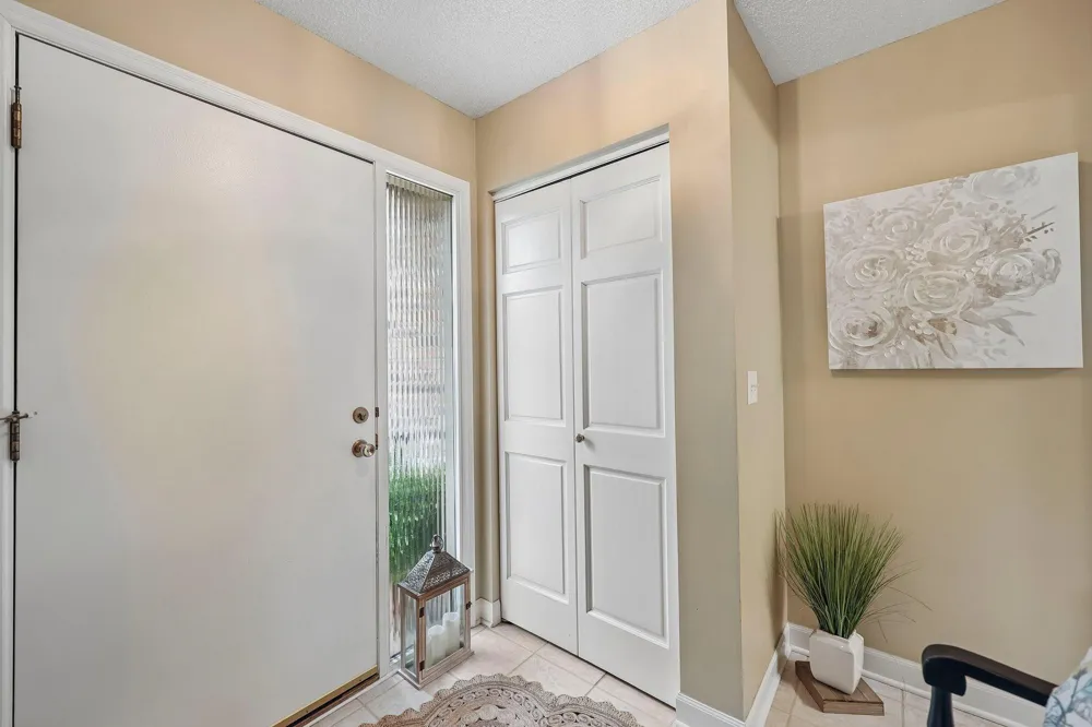 28 Birnamwood Drive Burnsville, MN 55337