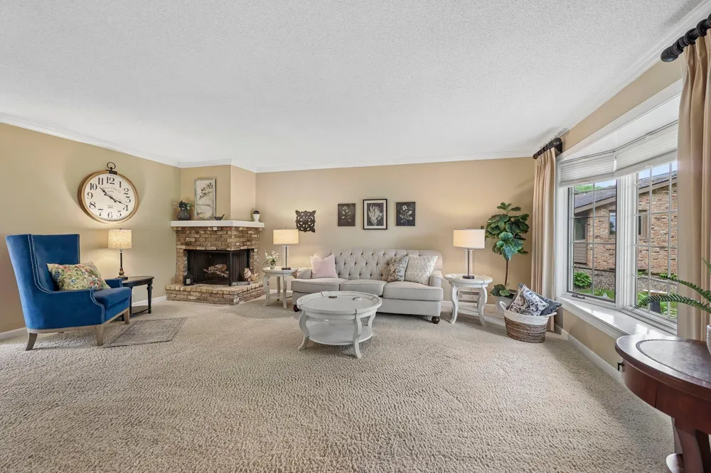 28 Birnamwood Drive Burnsville, MN 55337