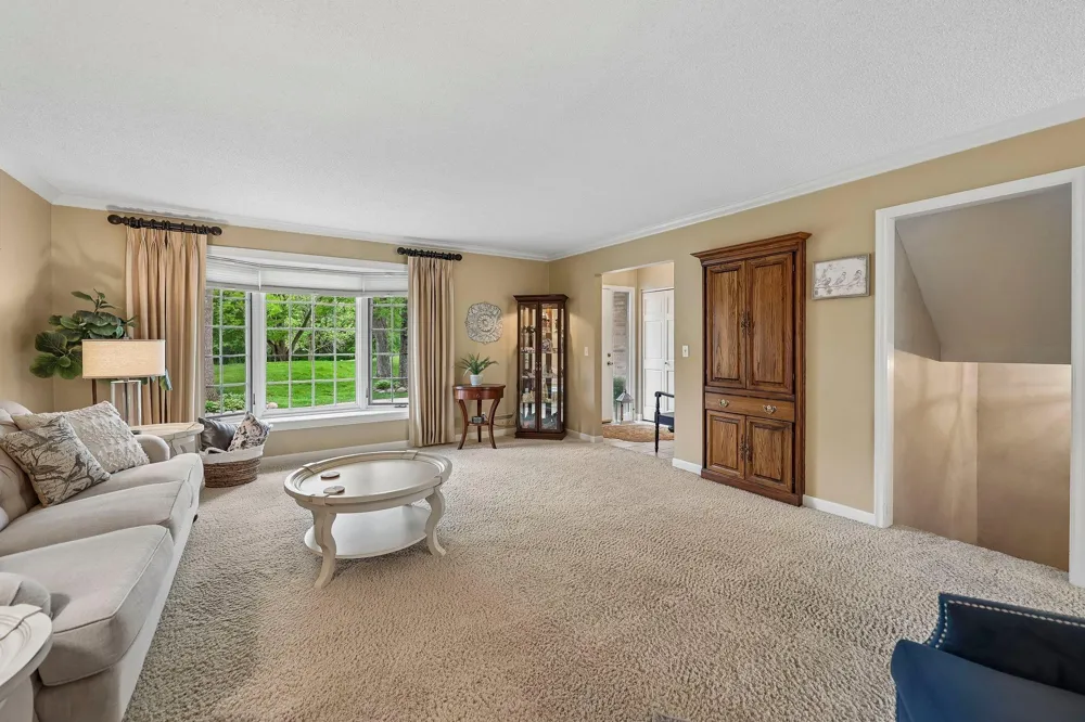28 Birnamwood Drive Burnsville, MN 55337