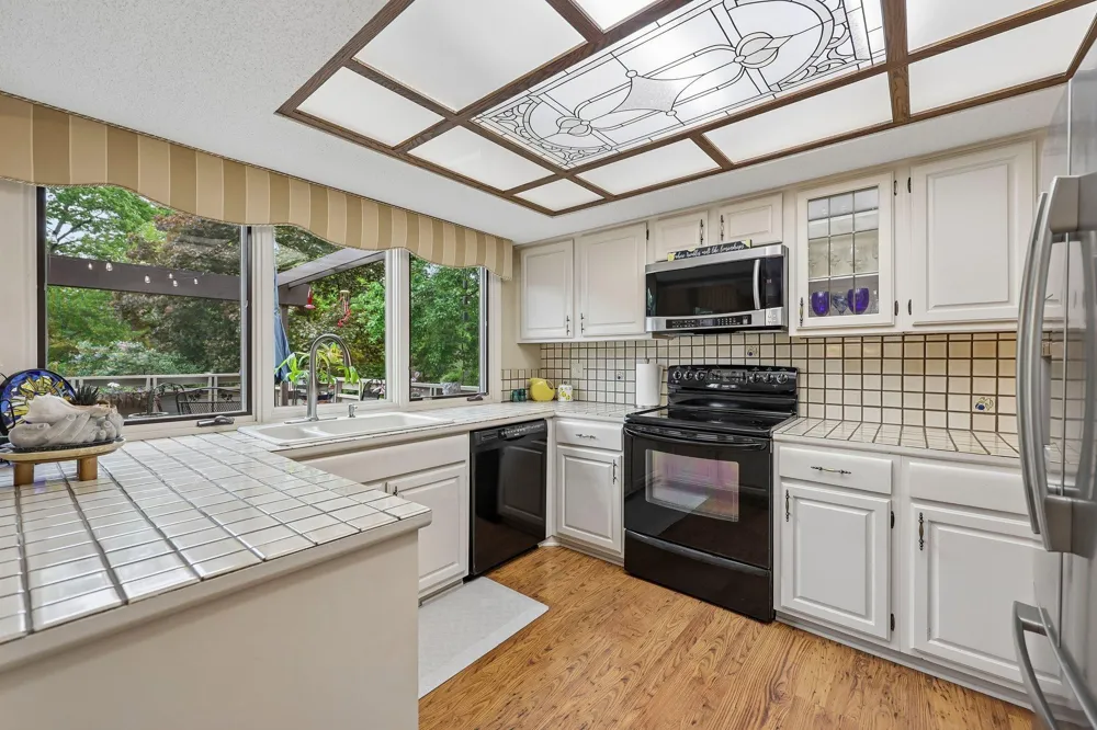 28 Birnamwood Drive Burnsville, MN 55337