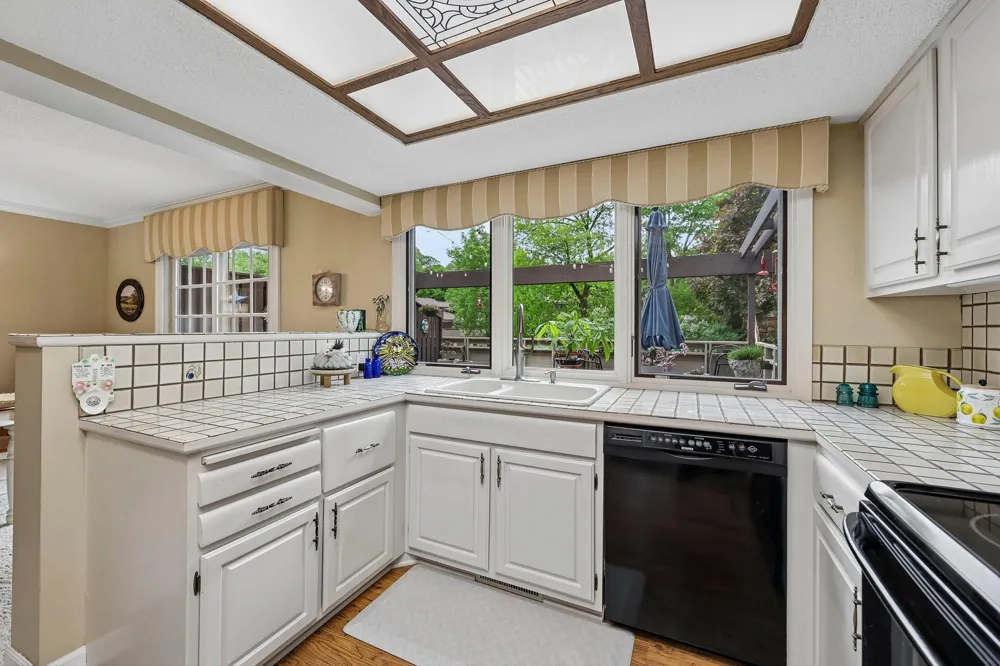 28 Birnamwood Drive Burnsville, MN 55337