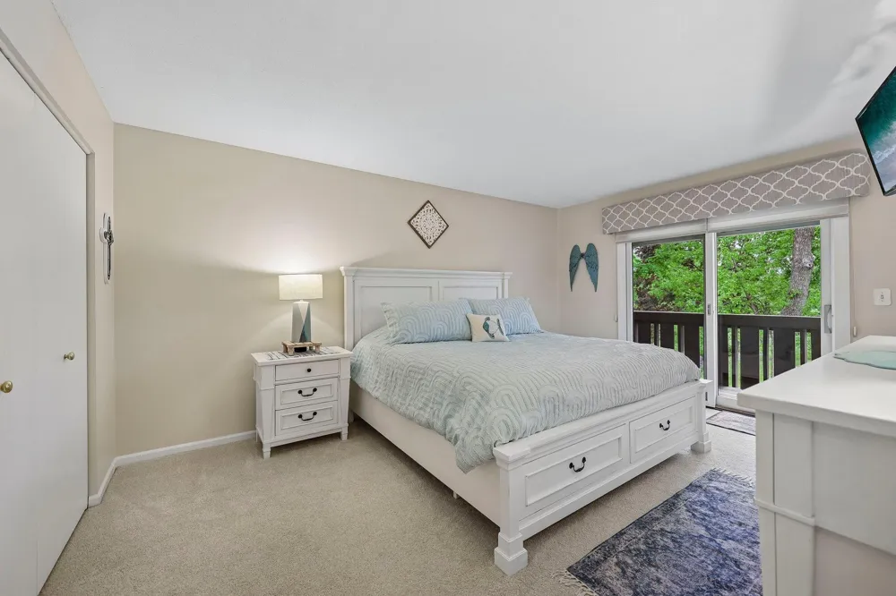 28 Birnamwood Drive Burnsville, MN 55337