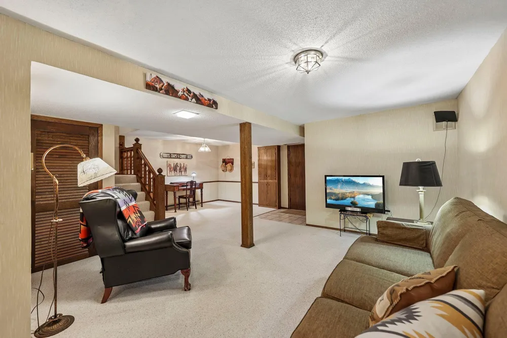 28 Birnamwood Drive Burnsville, MN 55337