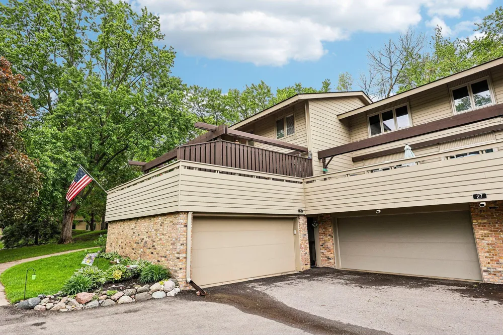 28 Birnamwood Drive Burnsville, MN 55337