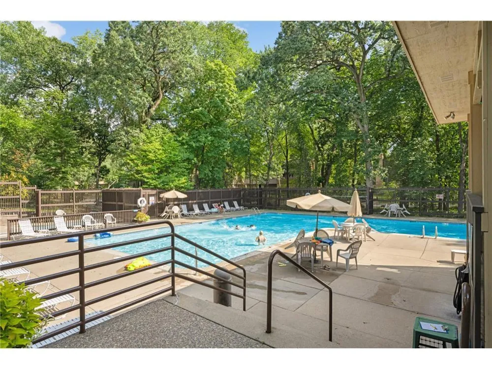 28 Birnamwood Drive Burnsville, MN 55337