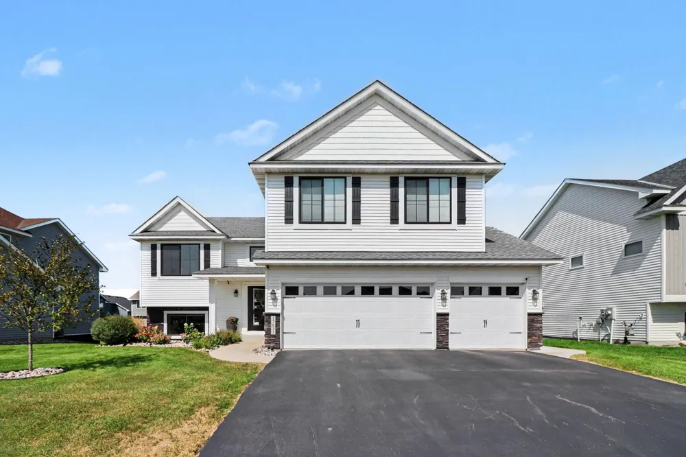17833 Essex Lane Lakeville, MN 55044