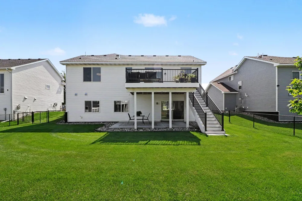 17833 Essex Lane Lakeville, MN 55044