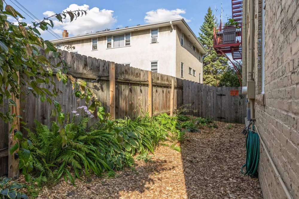 3524 Hennepin Avenue #4 Minneapolis, MN 55408